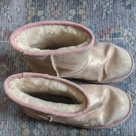 UGG | Kid's Classic II Metallic Glitter Boots In Pink - Picture 3 of 9